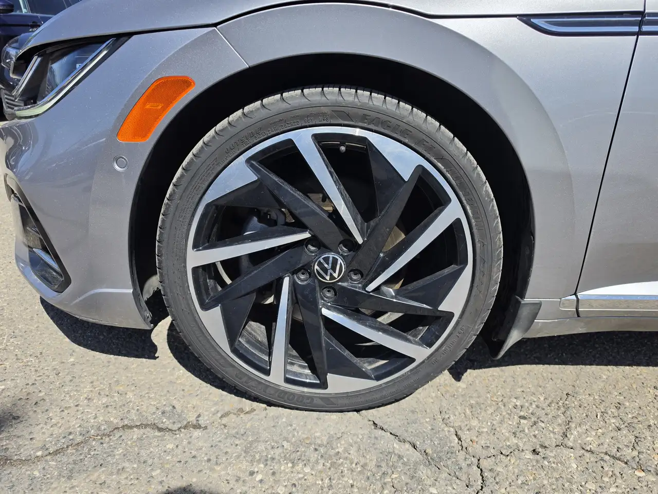 Volkswagen Arteon снимка Volkswagen Arteon
