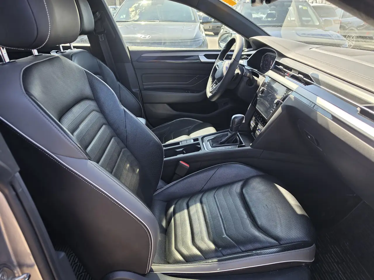 Volkswagen Arteon снимка Volkswagen Arteon