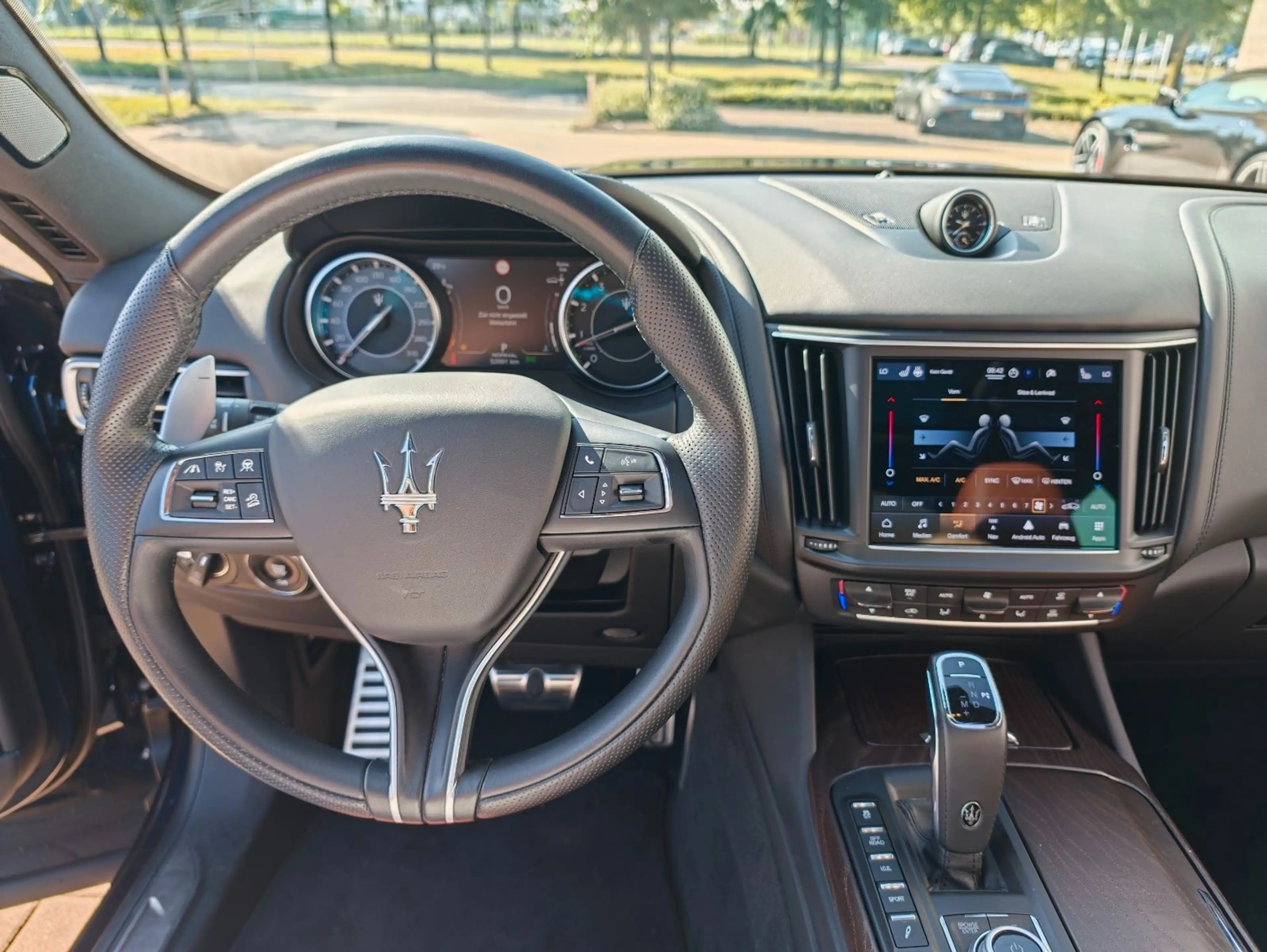 Maserati Levante 3.0 V6 430HP Modena S Auto 4WD — photo 11