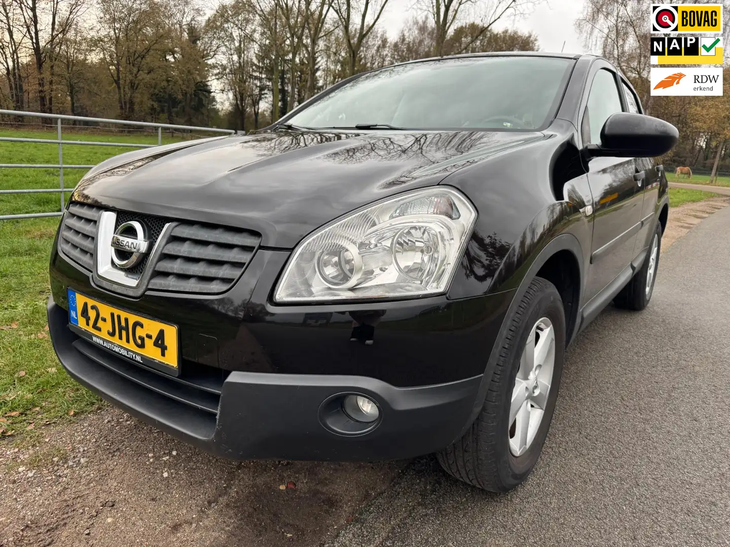 Nissan Qashqai 1.6 Visia dealer onderhouden en 1ste eigenaar Nero - 1