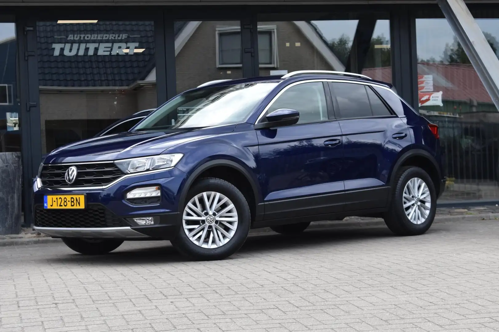 Volkswagen T-Roc 1.0 TSI | VIRTUAL COCKPIT | TREKHAAK | APPLE CARPL Blauw - 1