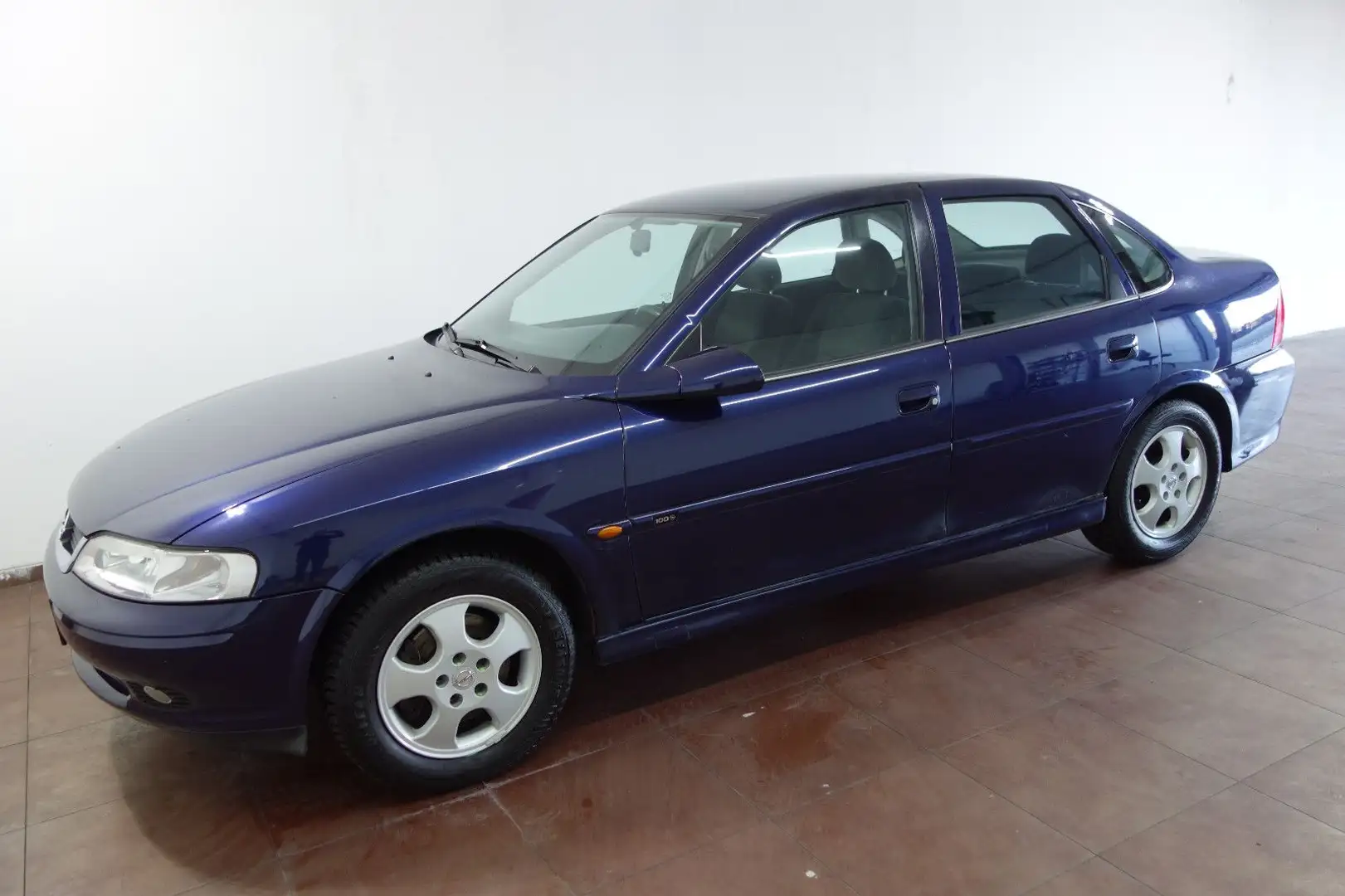 Opel Vectra B 1.6 16V Edition 100 Klima/Servo/5-Gang Blau - 2