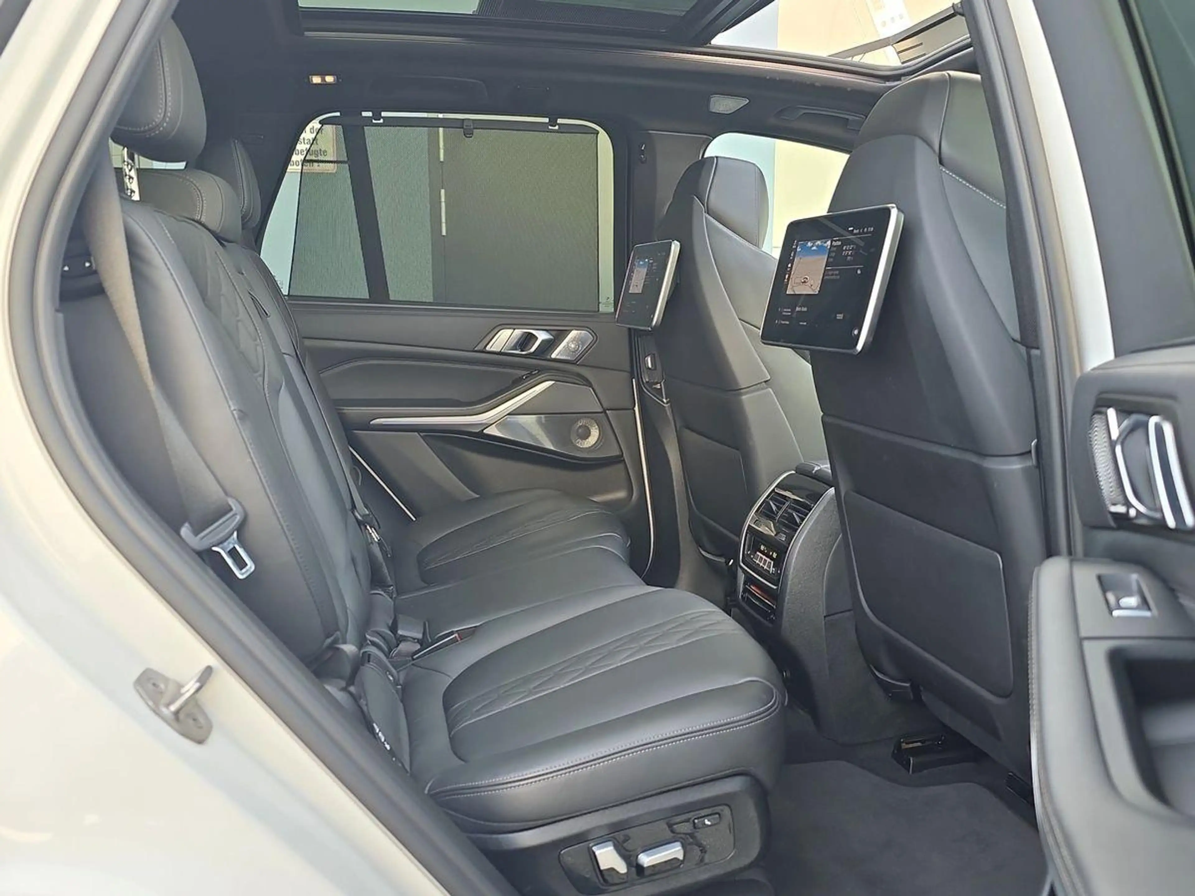 BMW X5 40d xDri M-Sport 7SITZ STNDHZ PANO AHK B&W 360° — photo 12