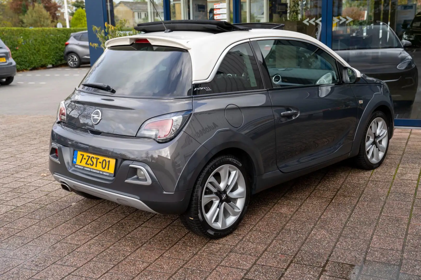 Opel Adam 1.0 Turbo Rocks Cabrio | Prijs rijklaar incl. 12 m Grijs - 2