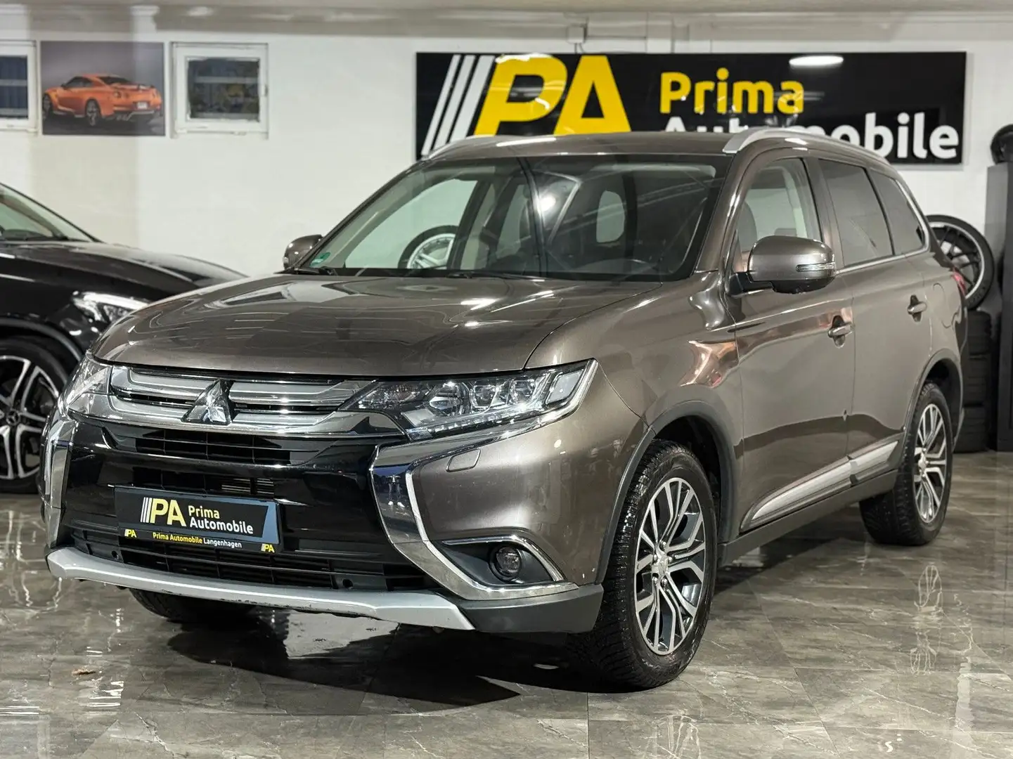 Mitsubishi Outlander 2.2 Di-D Edition+ 4WD / Automatik 360° Brązowy - 1