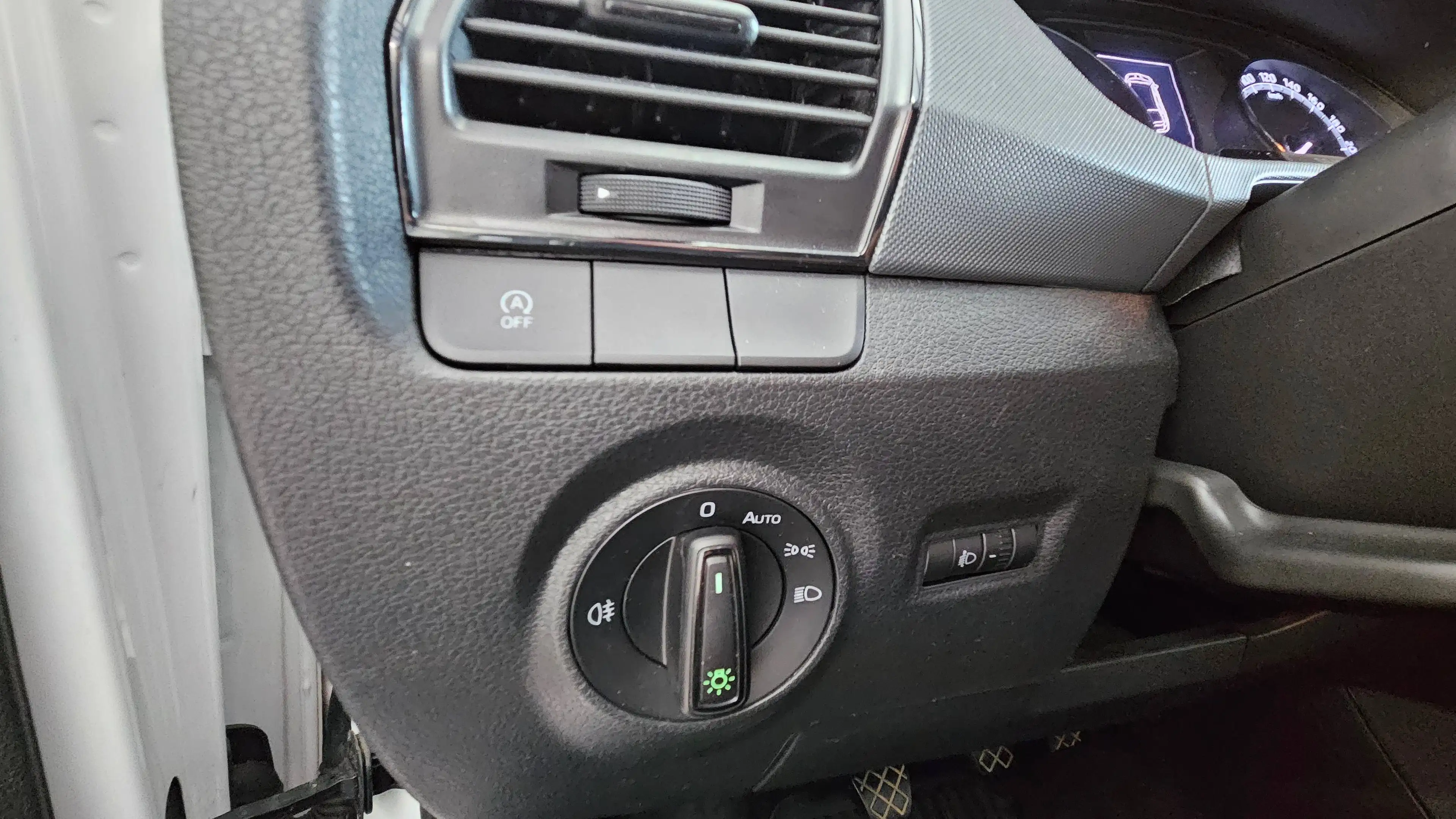 Skoda Fabia Active — photo 12