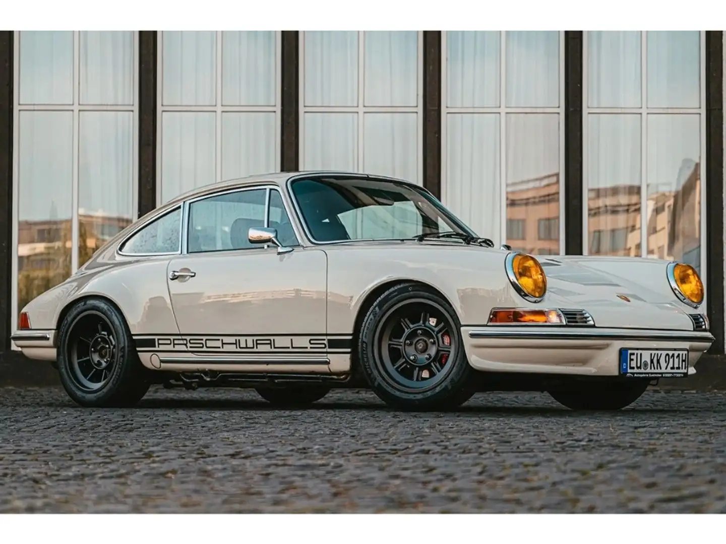 Porsche 911 Backdate 3.0 SC Coupe bijela - 1