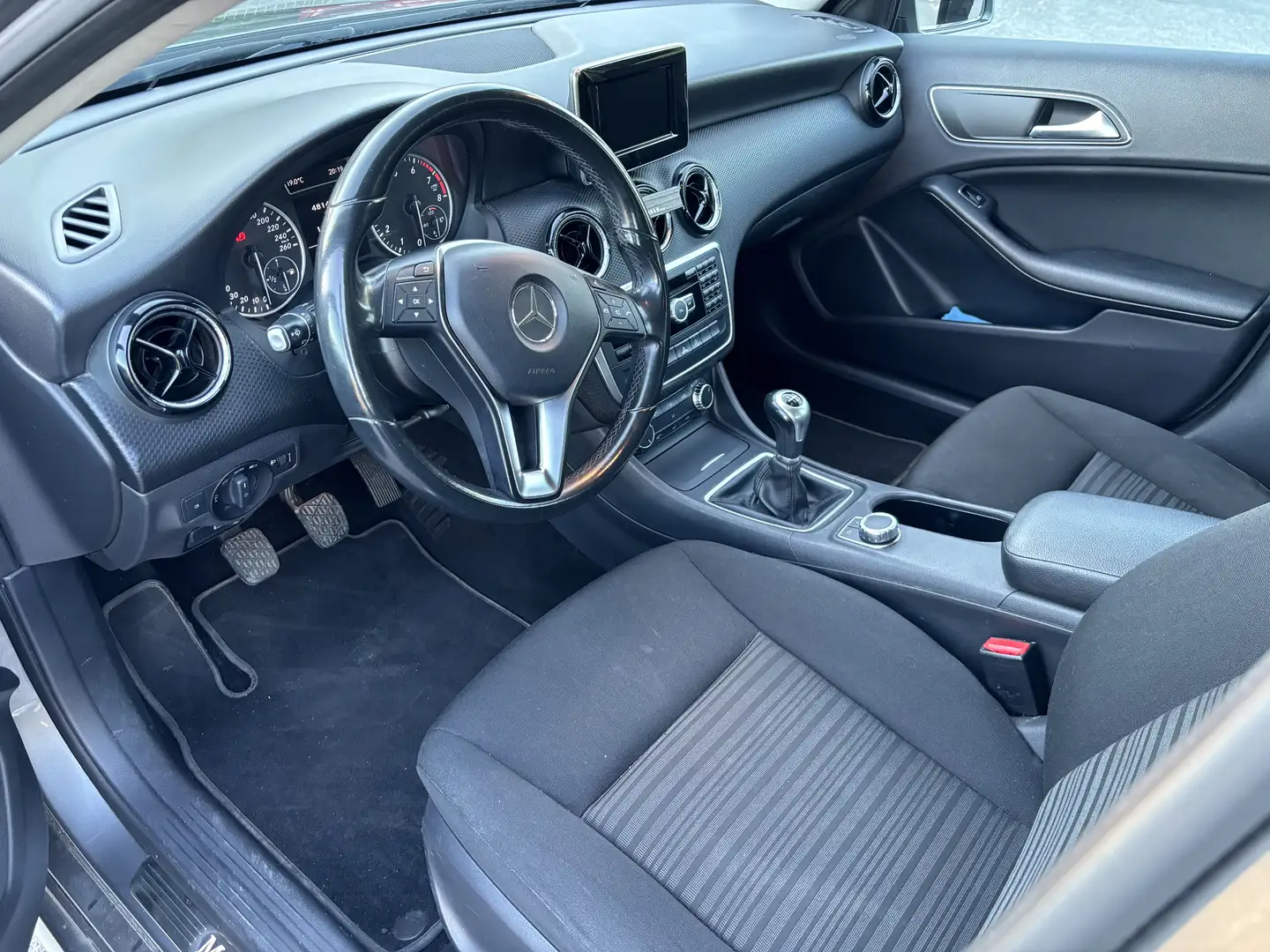 Mercedes-Benz A 180 Classe A 180 BlueEFFICIENCY Intuition - 2