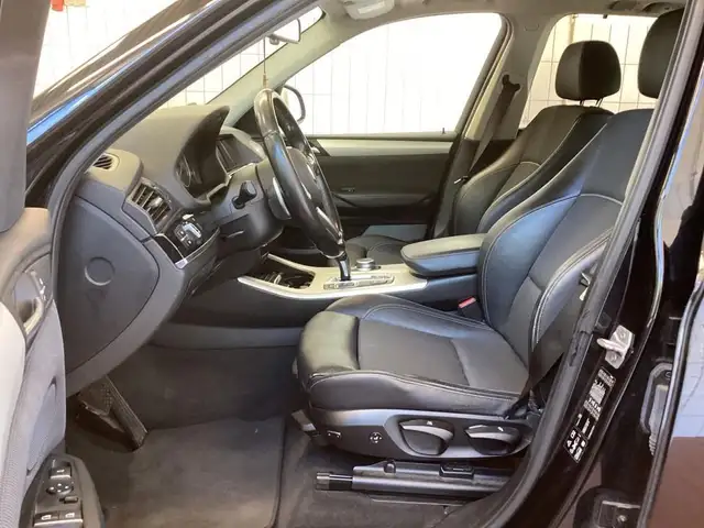 BMW X3 view 3