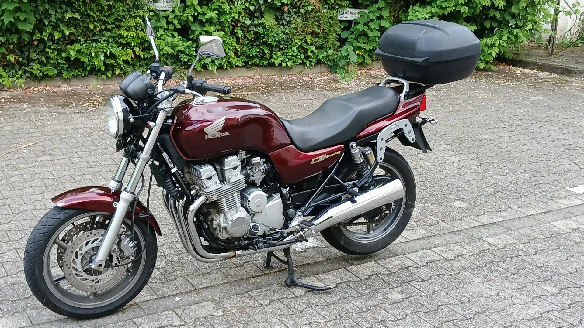 Honda CB 750 Rot - 2
