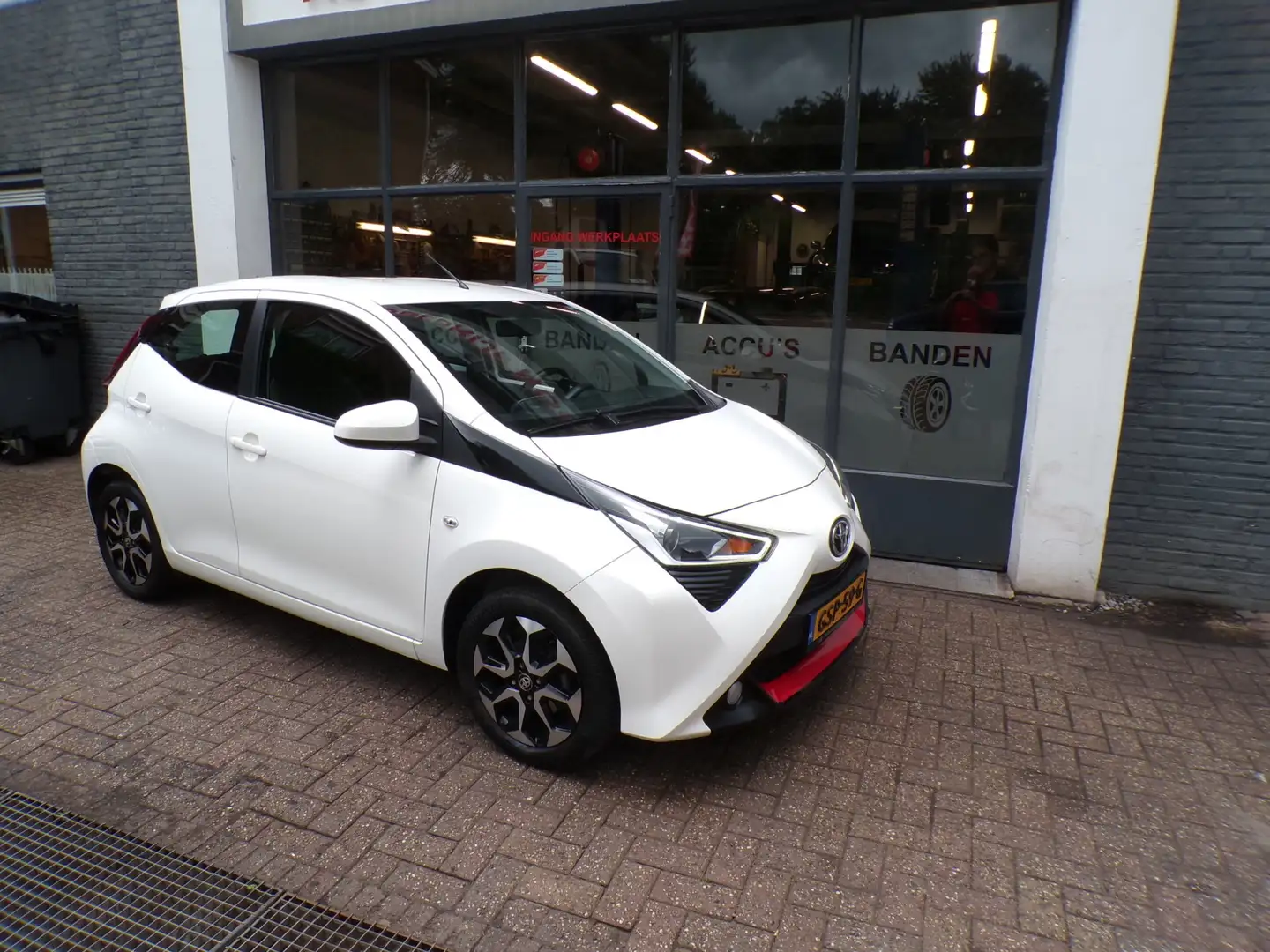 Toyota Aygo 1.0 VVT-i x-joy AIRCO,LMV, ZEER MOOI !!! Wit - 2
