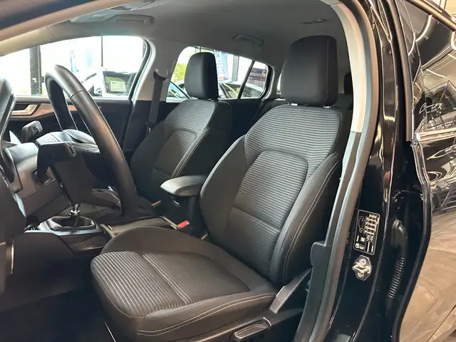 Ford Focus view 9