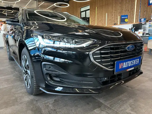 Ford Focus view 3