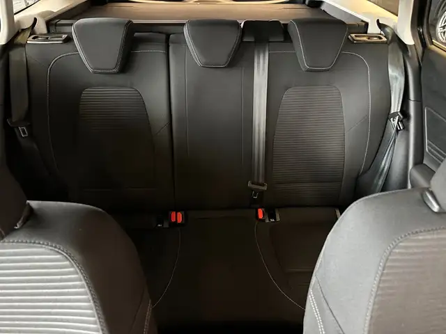 Ford Focus view 12