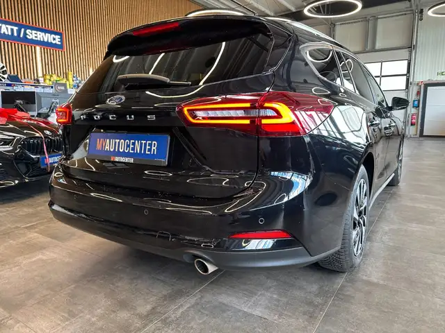 Ford Focus view 2