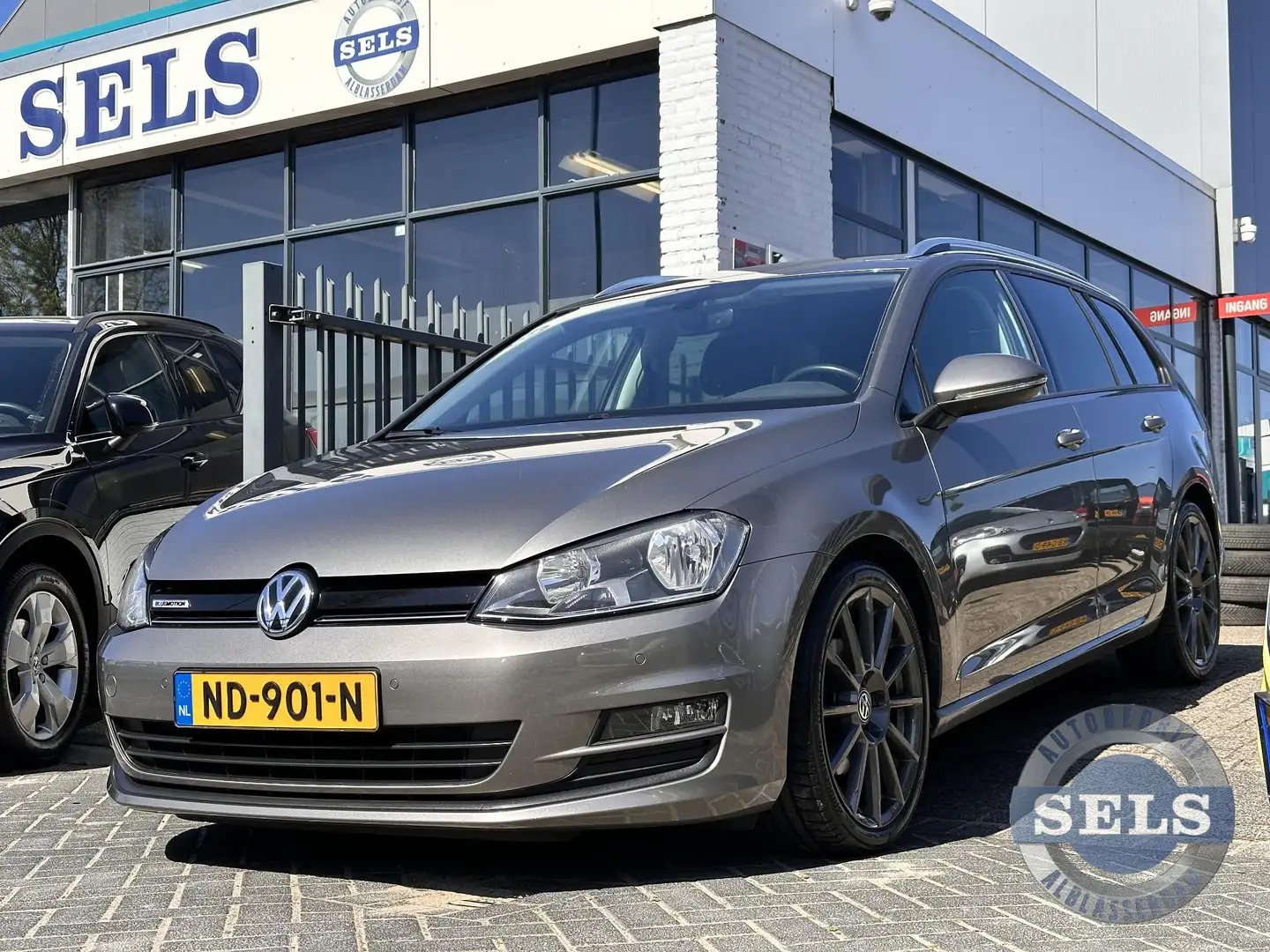 Volkswagen Golf Variant 1.0 TSI Connected Series NAVI/PDC/18INCH/CARPLAY/1 Grijs - 1