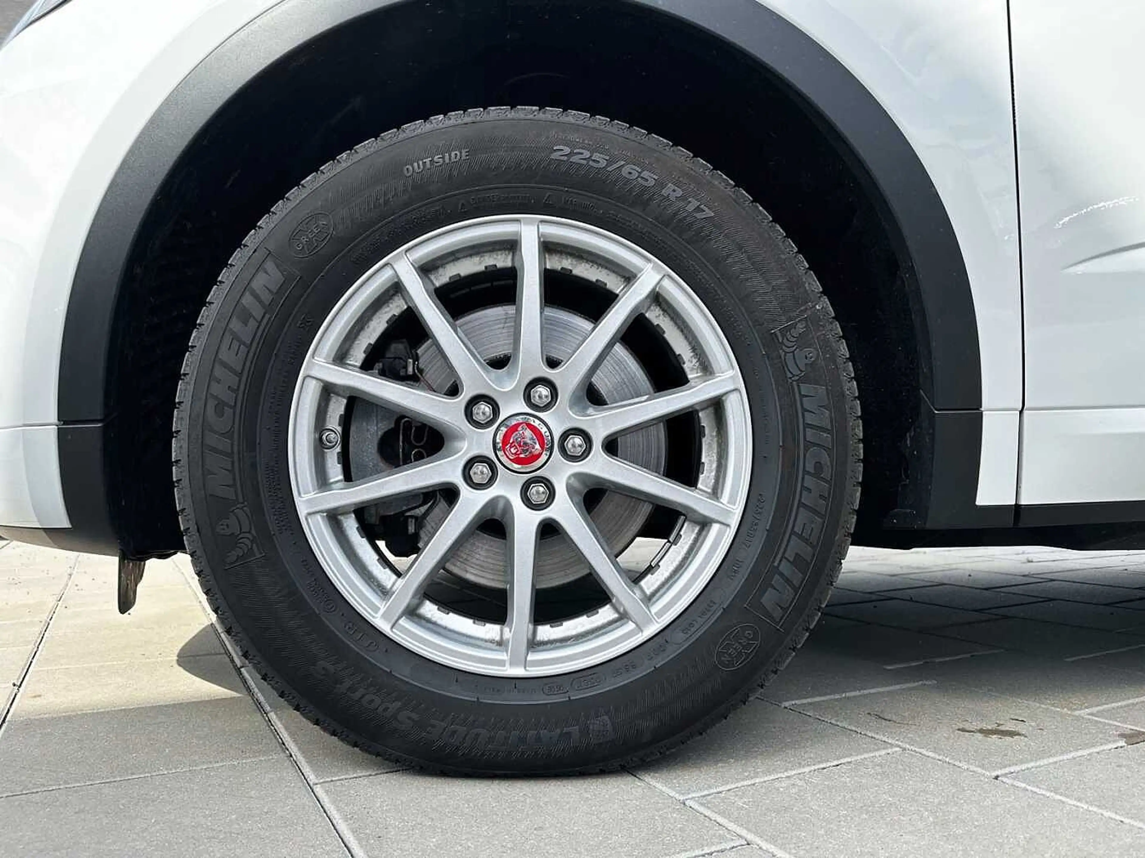 Jaguar E-Pace D150 R-Dynamic — photo 9
