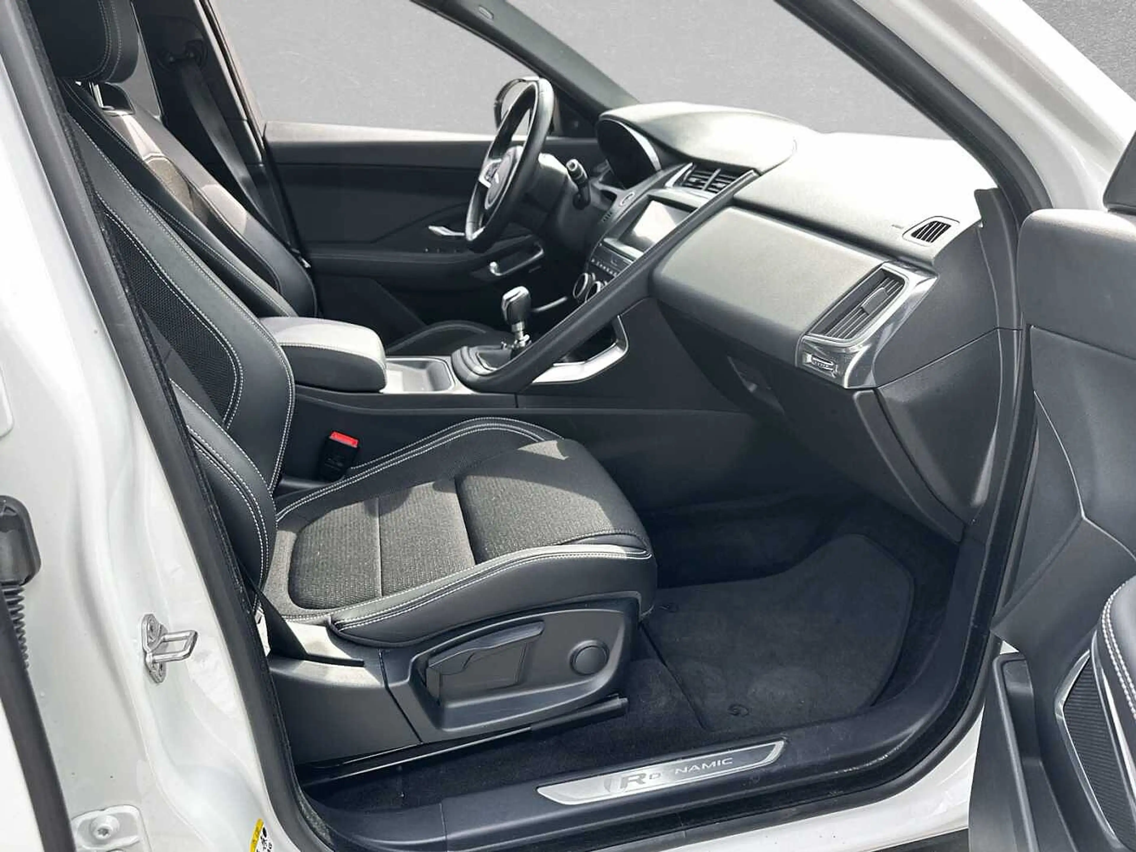 Jaguar E-Pace D150 R-Dynamic — photo 3