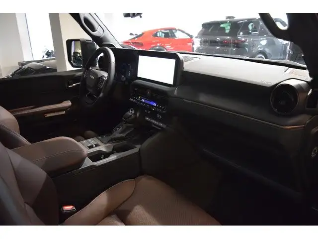 Toyota Land Cruiser view 4