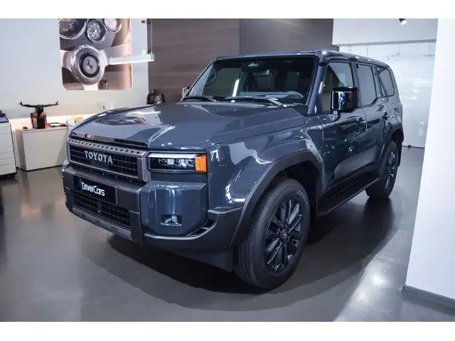 Toyota Land Cruiser view 2