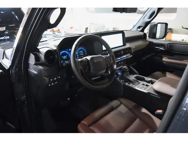 Toyota Land Cruiser view 3