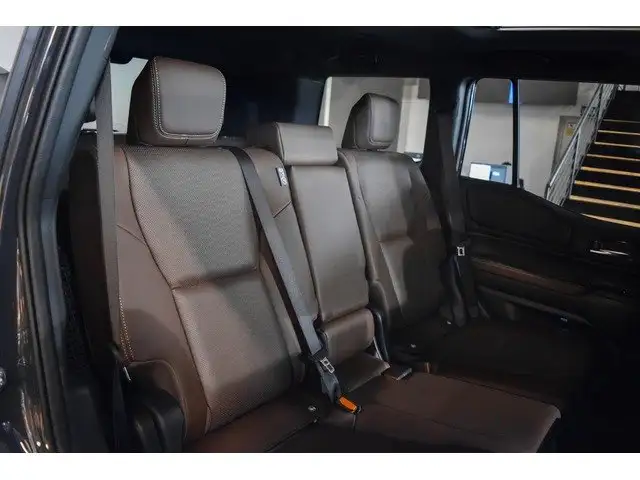 Toyota Land Cruiser view 12