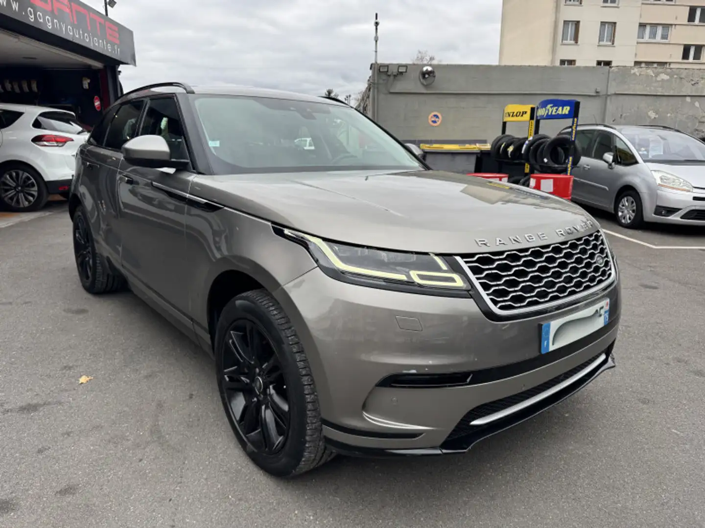 Land Rover Range Rover Velar 2.0D 180CH SE AWD BVA 1ER MAIN Gris - 2