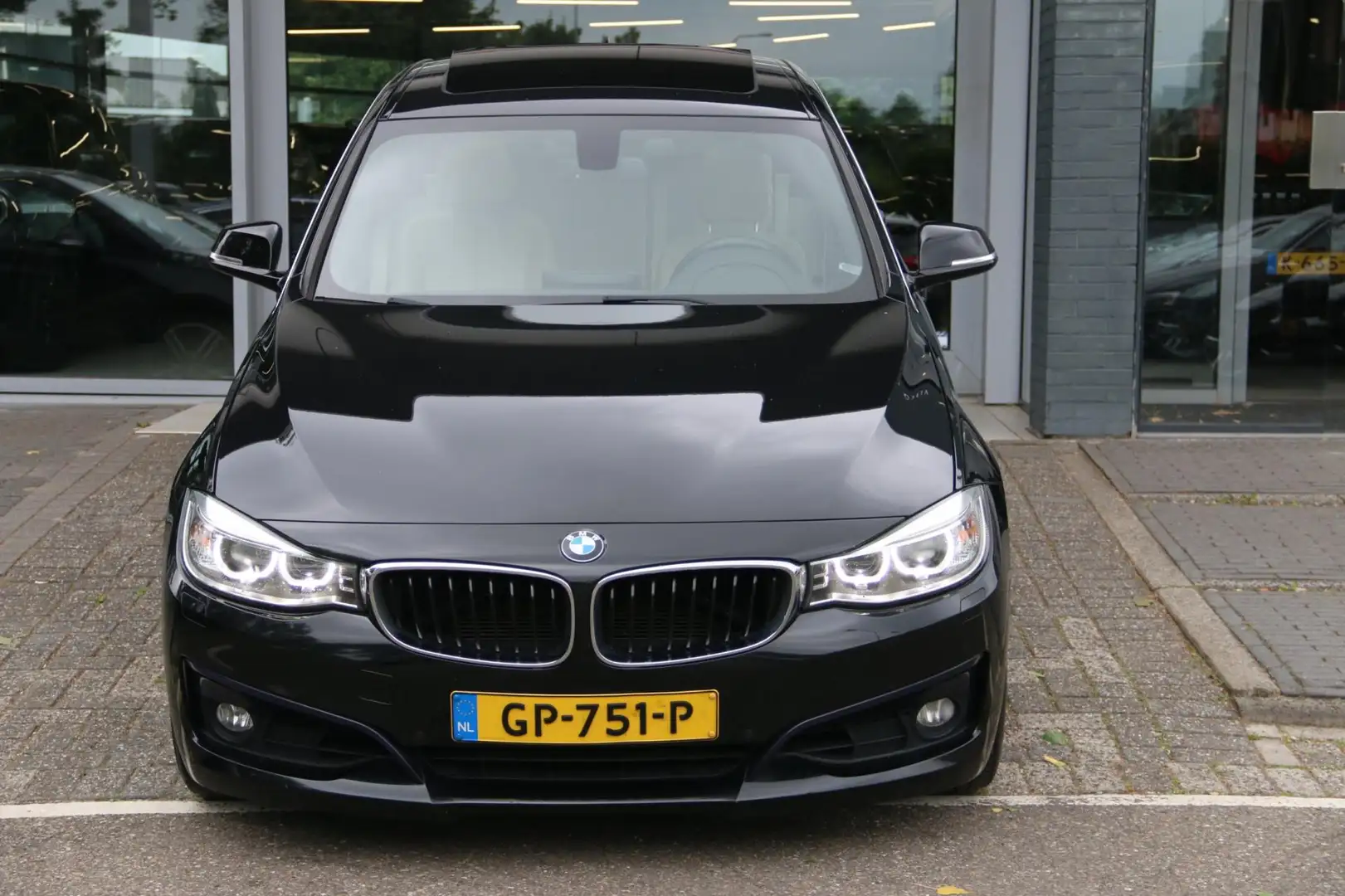BMW 320 3-serie Gran Turismo 320i High Executive NL-AUTO N Zwart - 2