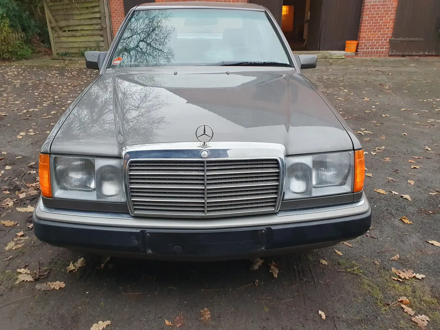 Mercedes-Benz 200 124er aus erster Hand Grau - 1