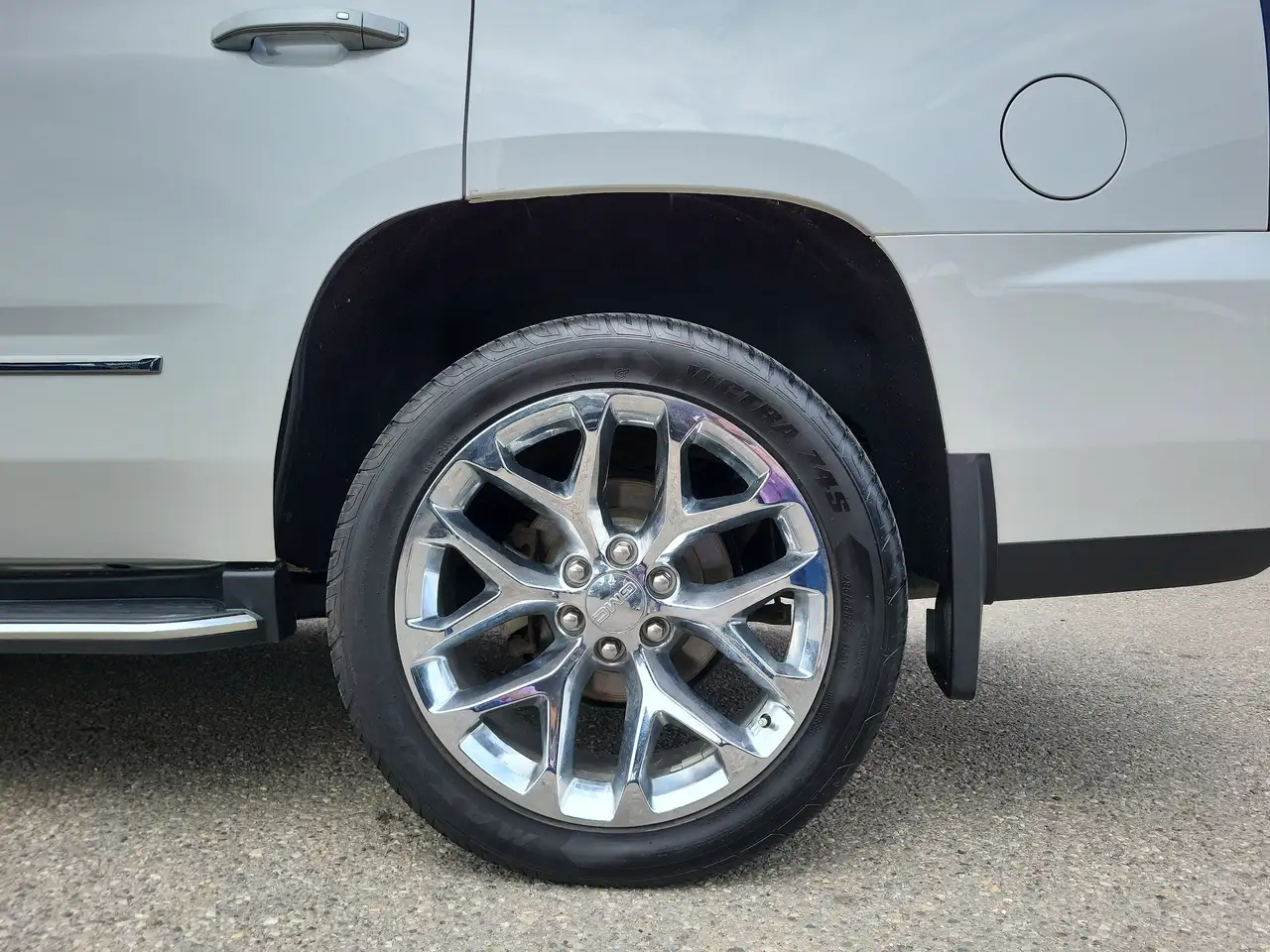 GMC Yukon снимка GMC Yukon