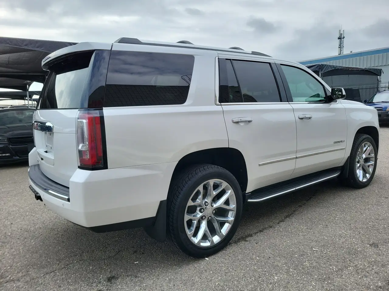 GMC Yukon снимка GMC Yukon