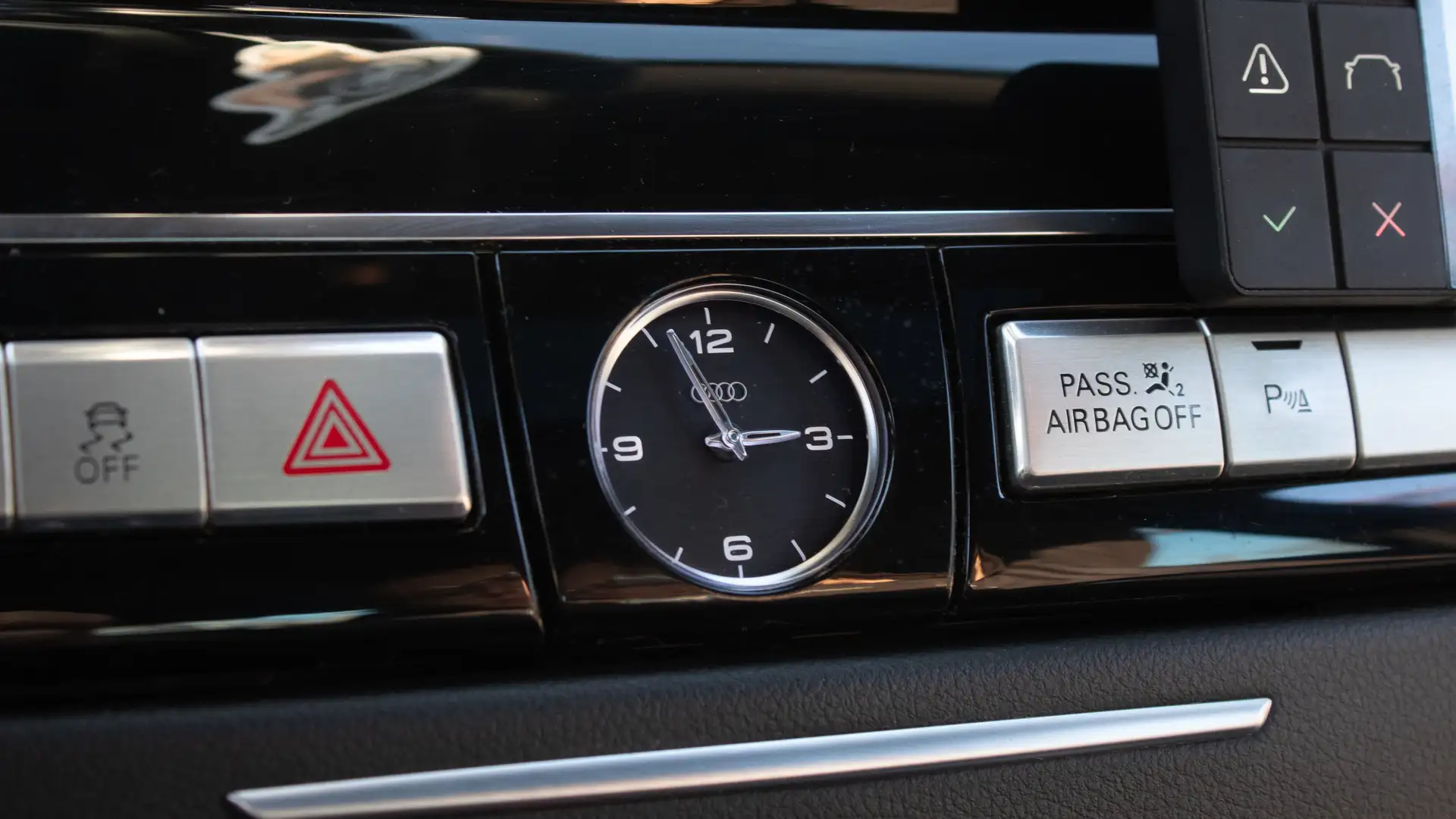 Audi A8 4.2 TDI DPF (clean diesel) quattro tiptronic - 2
