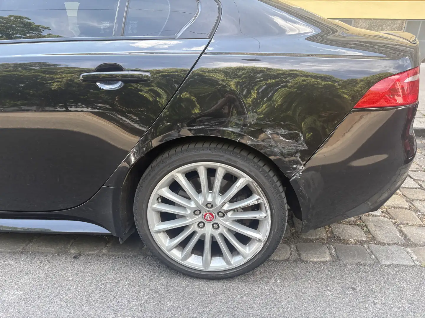 Jaguar XE 20d R-Sport AWD Aut. - 2