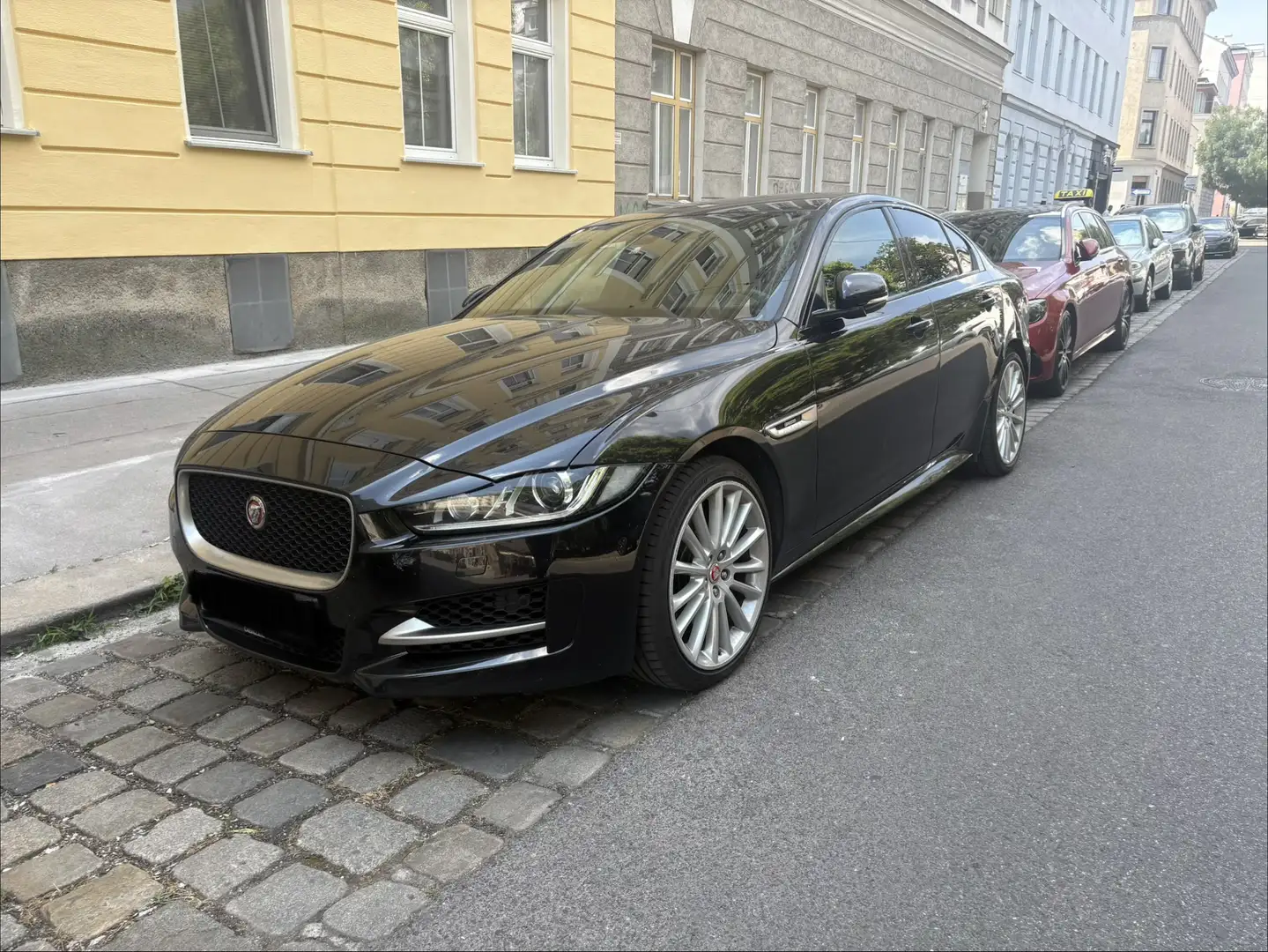 Jaguar XE 20d R-Sport AWD Aut. - 1