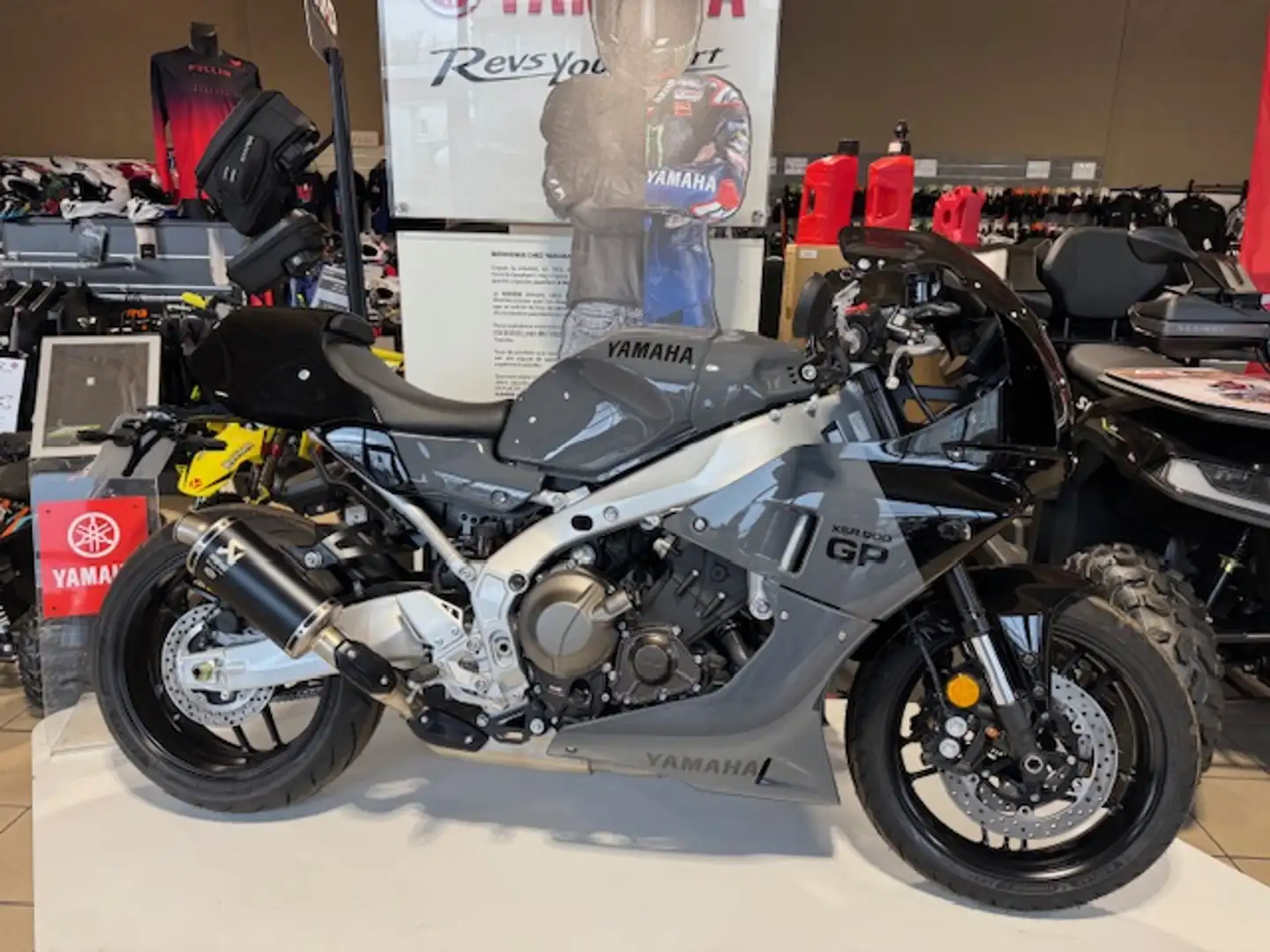 Yamaha XSR 900 Grau - 1