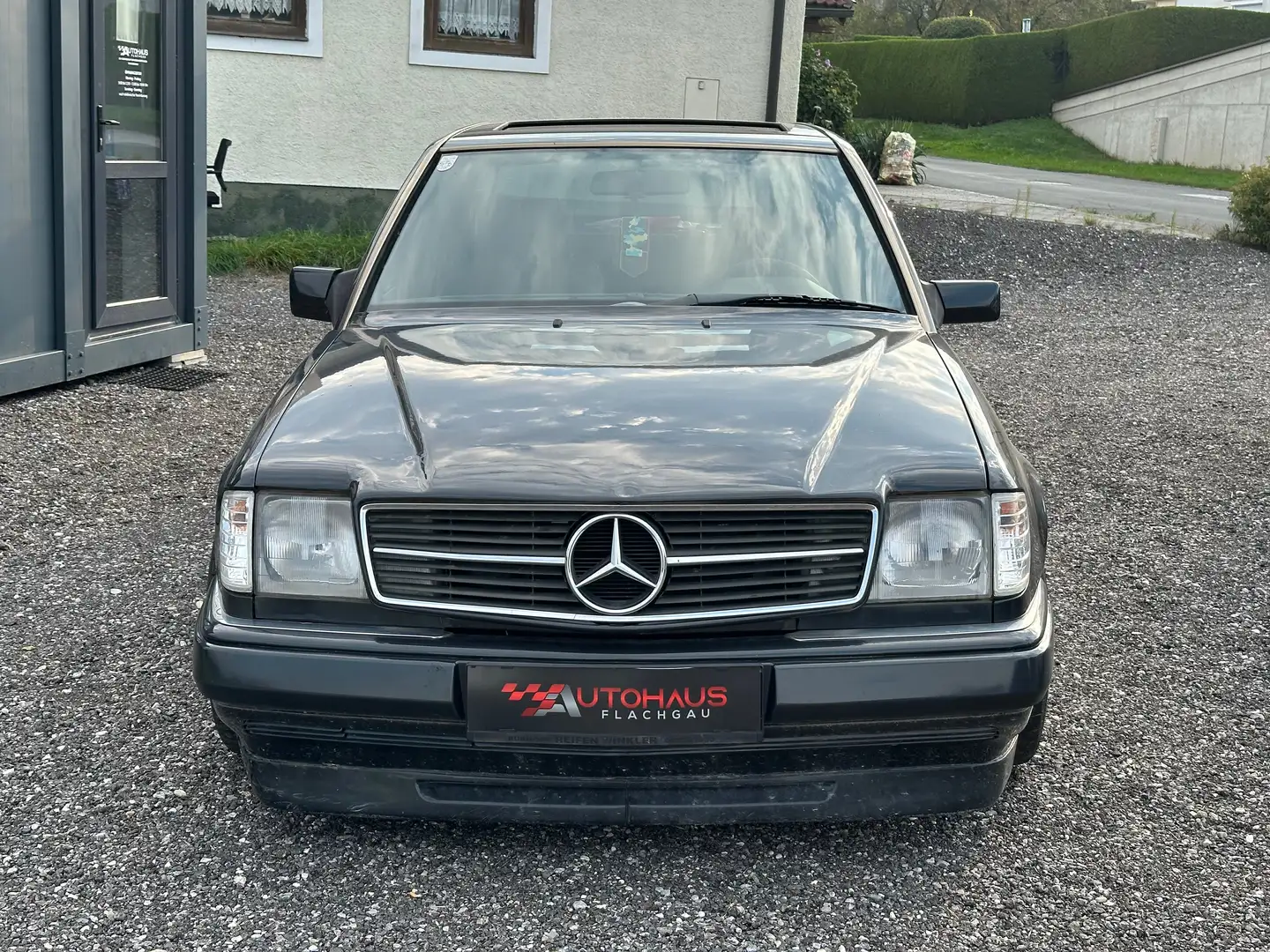 Mercedes-Benz E 200 Negru - 2