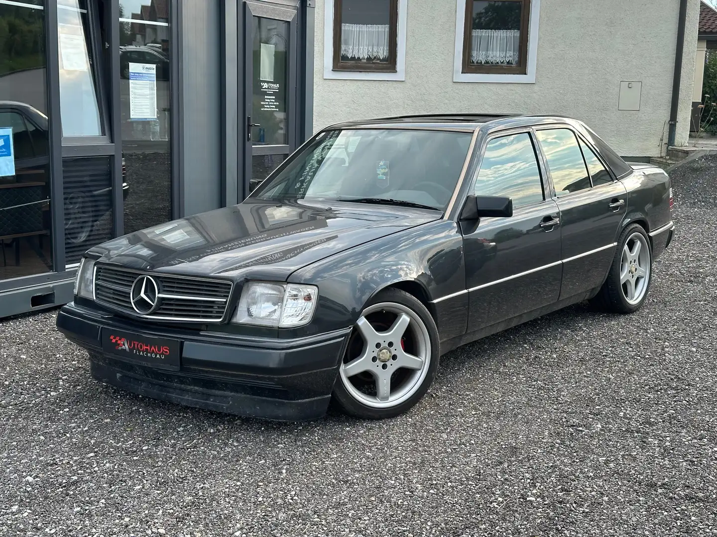Mercedes-Benz E 200 Negru - 1