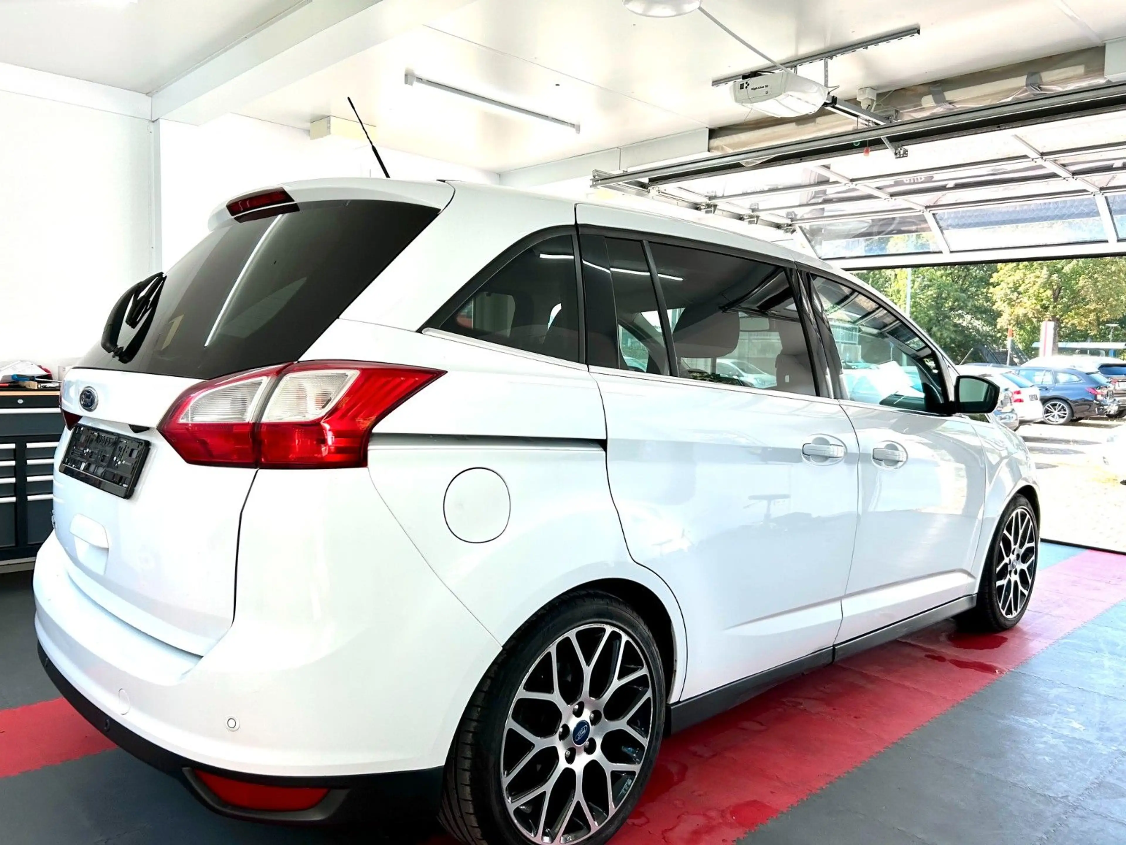 Ford Grand C-Max Grand C-MAX Titanium Aut. Anhängerkupplung — photo 2