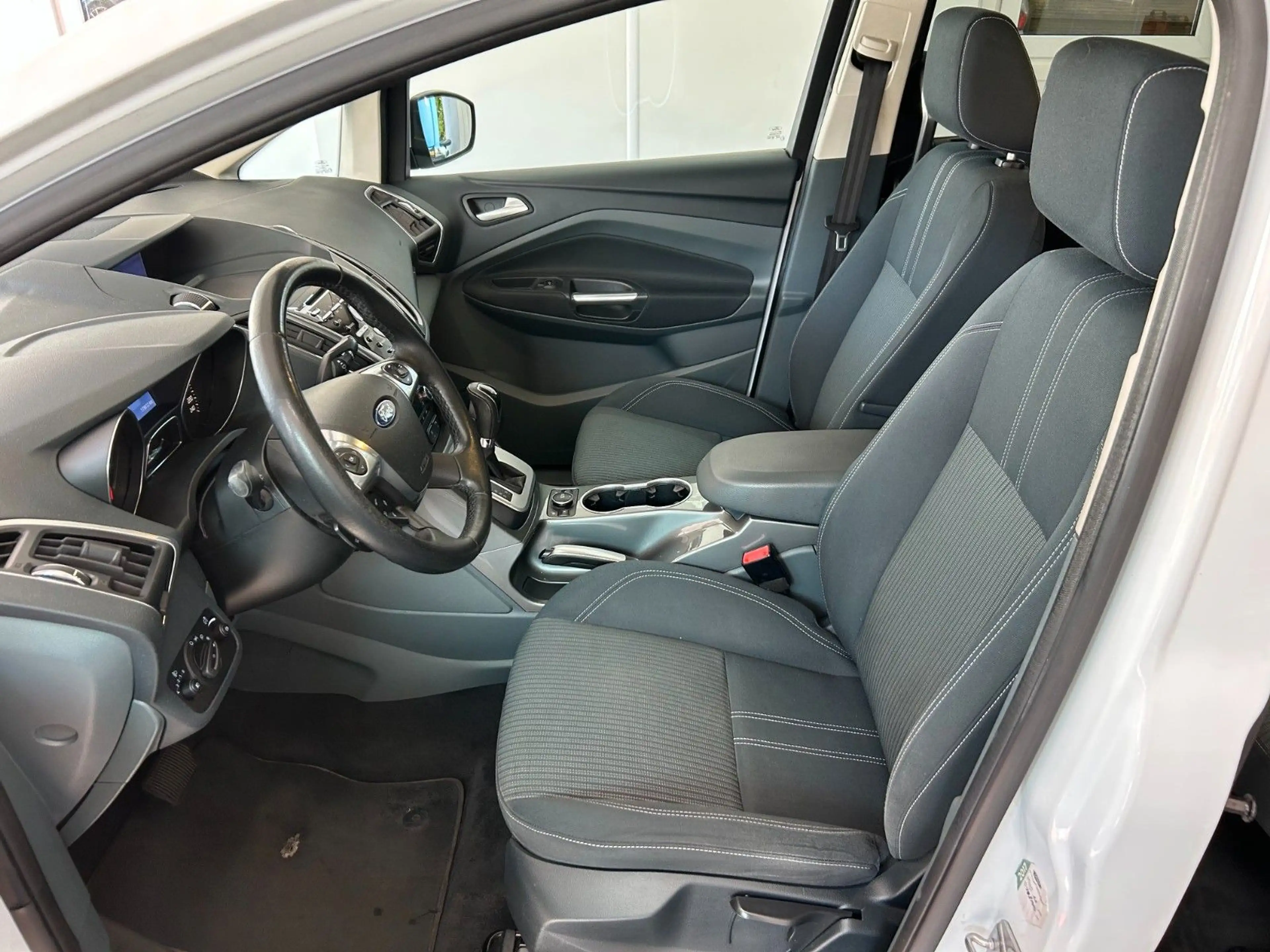 Ford Grand C-Max Grand C-MAX Titanium Aut. Anhängerkupplung — photo 10