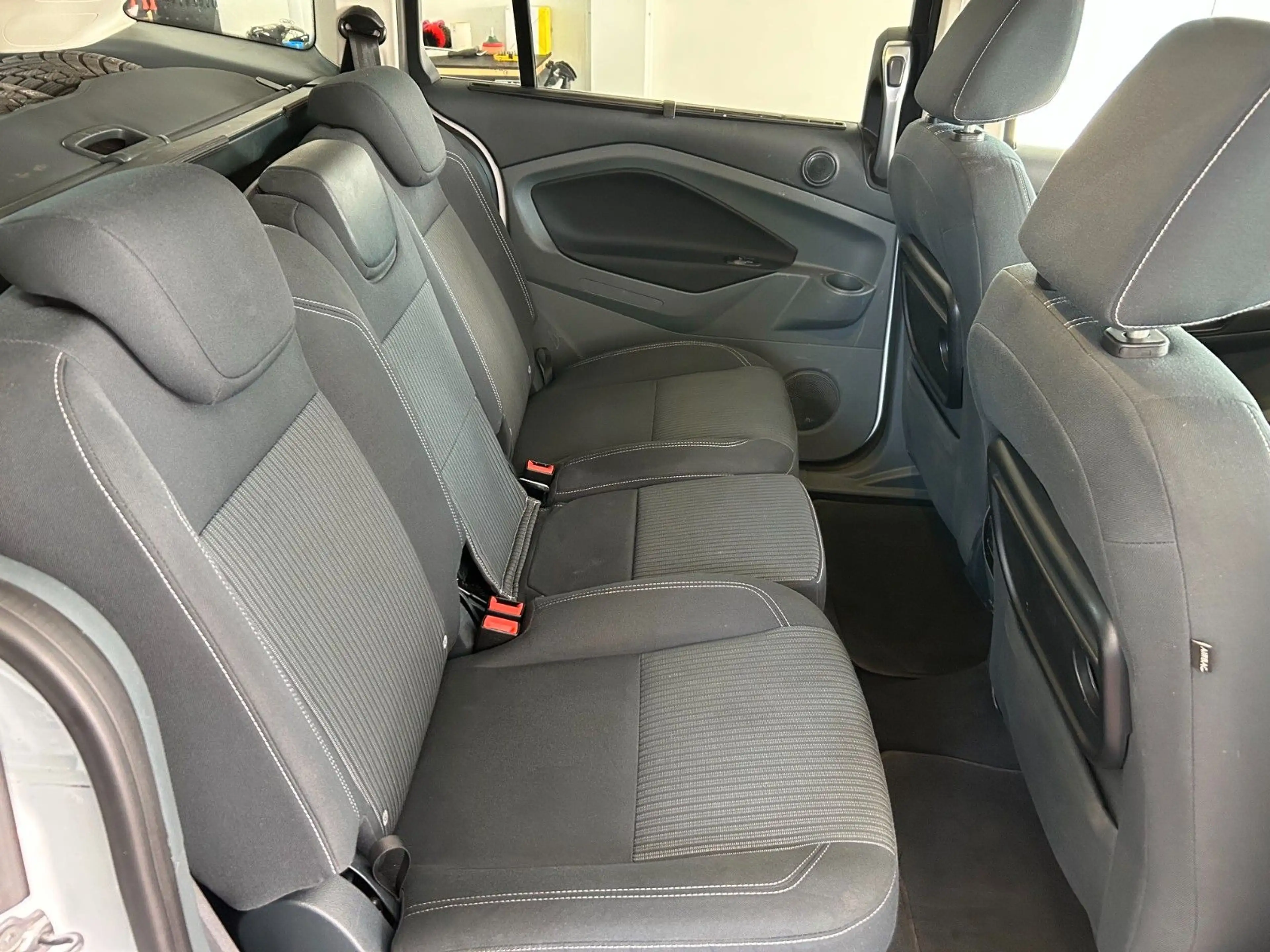 Ford Grand C-Max Grand C-MAX Titanium Aut. Anhängerkupplung — photo 11