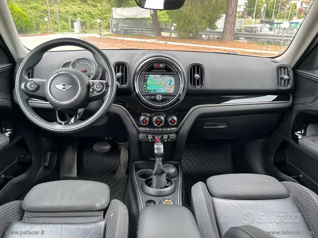 Mini Countryman view 11