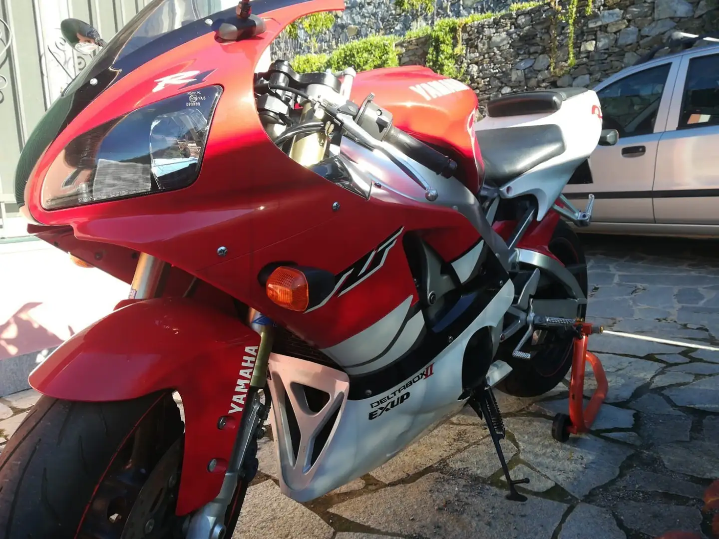 Yamaha YZF-R1 a carburatori crvena - 2