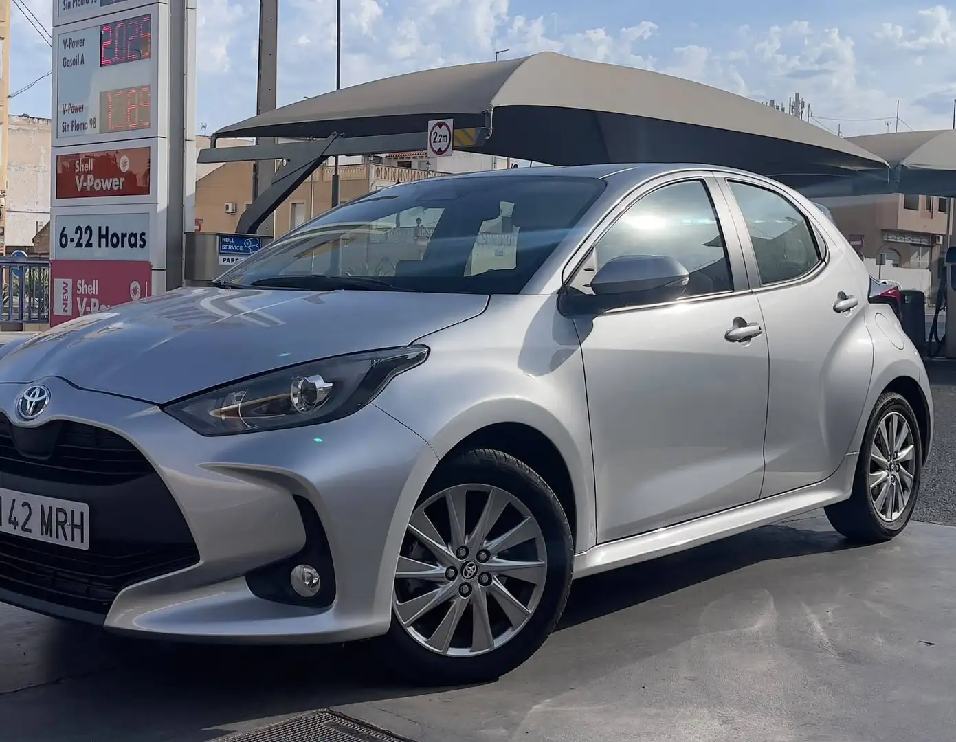 Toyota Yaris Yaris 120H 1.5 Active Plus Active Plus Plateado - 1