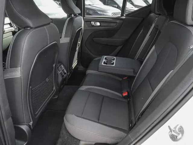 Volvo XC40 view 17