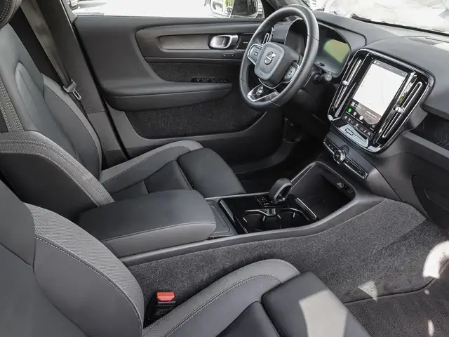 Volvo XC40 view 9