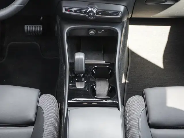 Volvo XC40 view 15