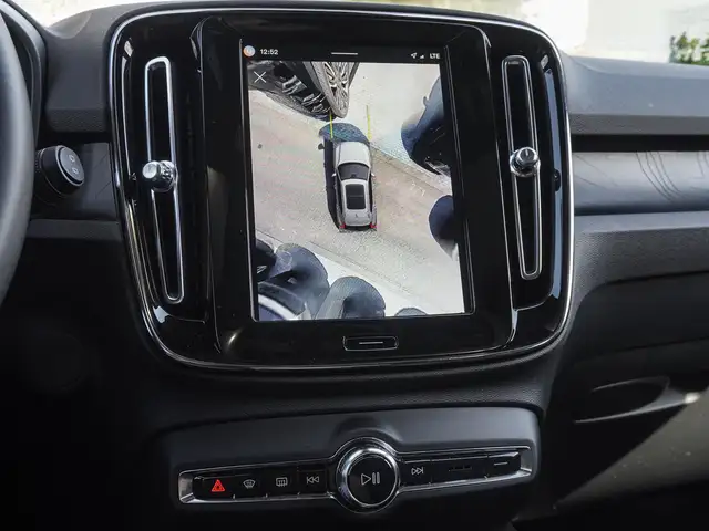 Volvo XC40 view 14