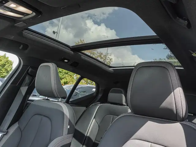 Volvo XC40 view 8