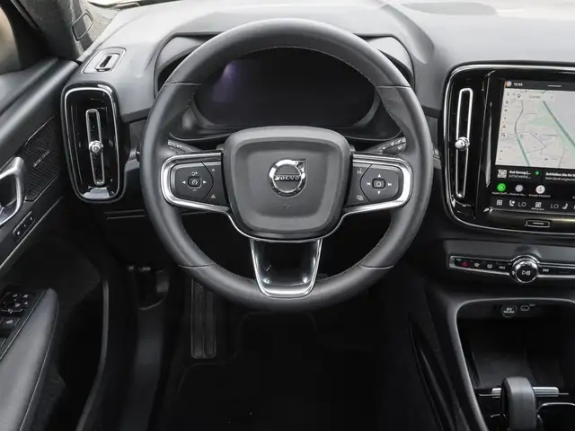 Volvo XC40 view 12