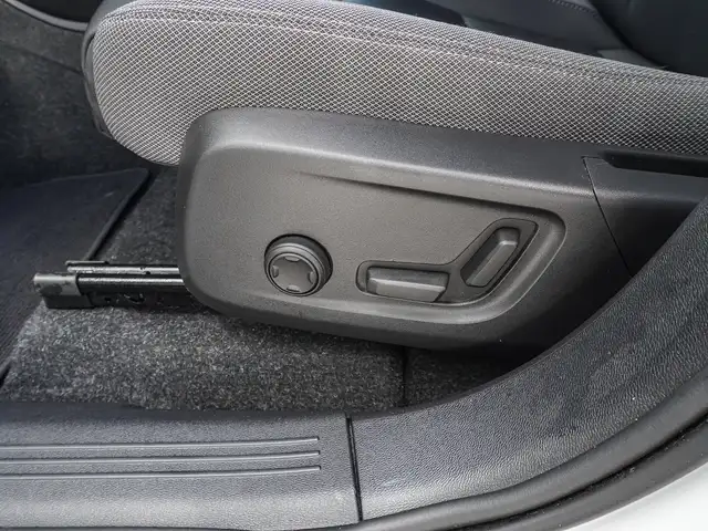 Volvo XC40 view 16